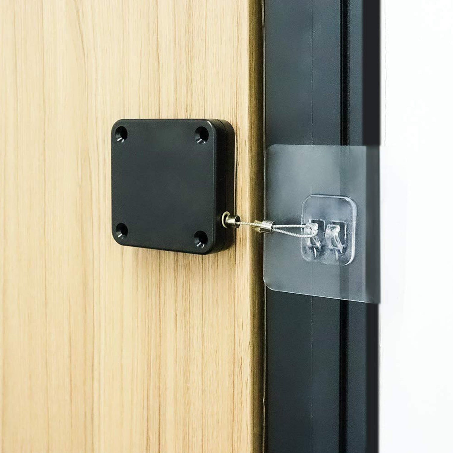 Punch-free automatic sensor door closer in a sleek design. Punch-free automatic sensor door closer in a sleek design.